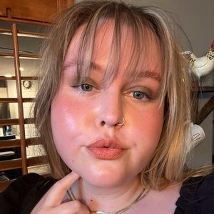 Meet your Posher, Alisha